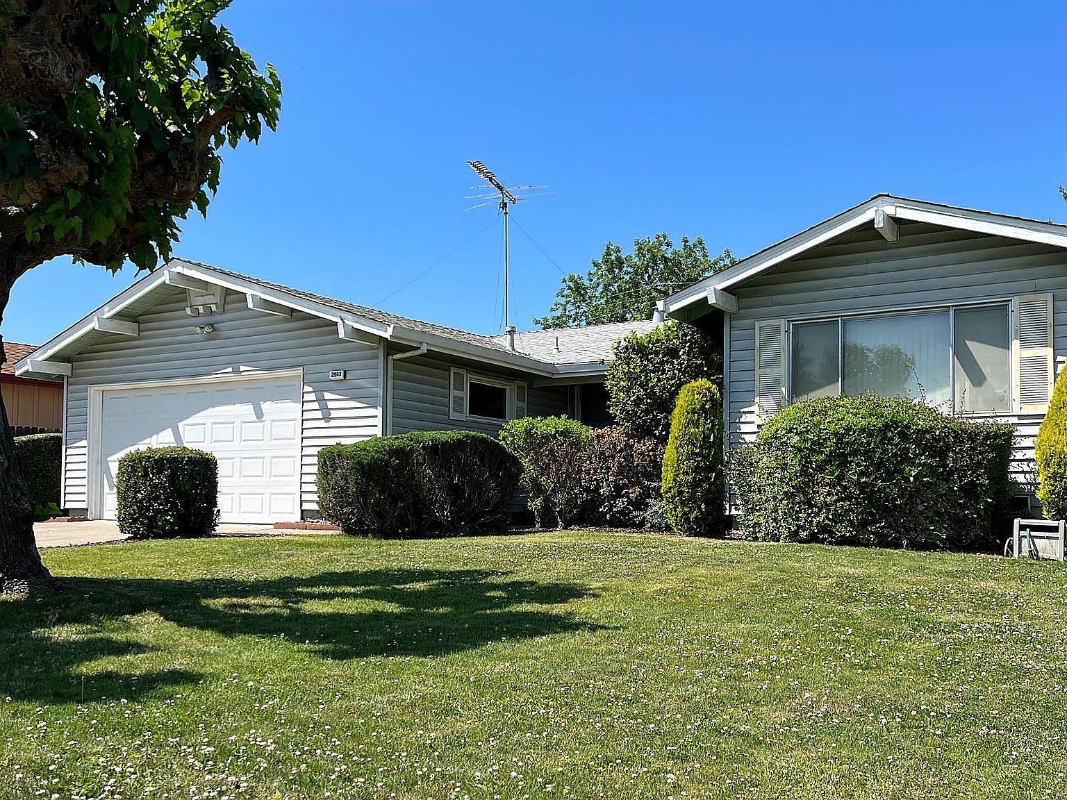 Front exterior at 2908 Notre Dame Drive